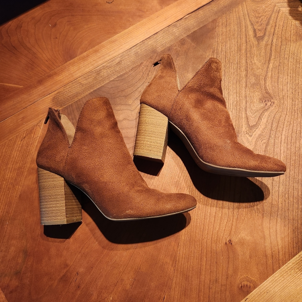 Journee Signature Womens Camel Ankle Booties